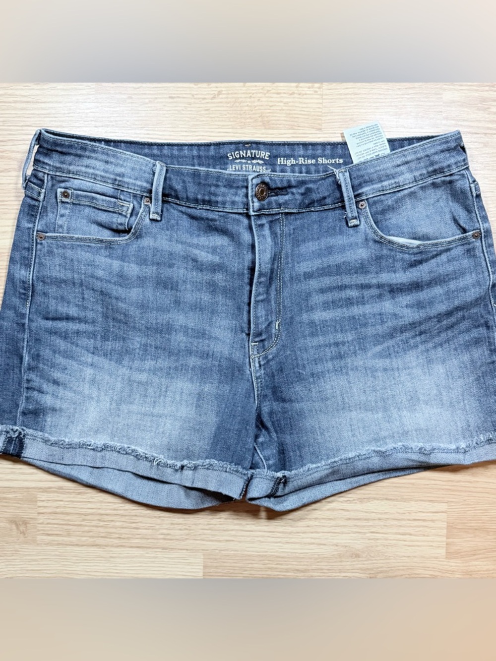 Levi Strauss Signature High Rise Denim Shorts Women’s Size 14  Raw Hem Stretch